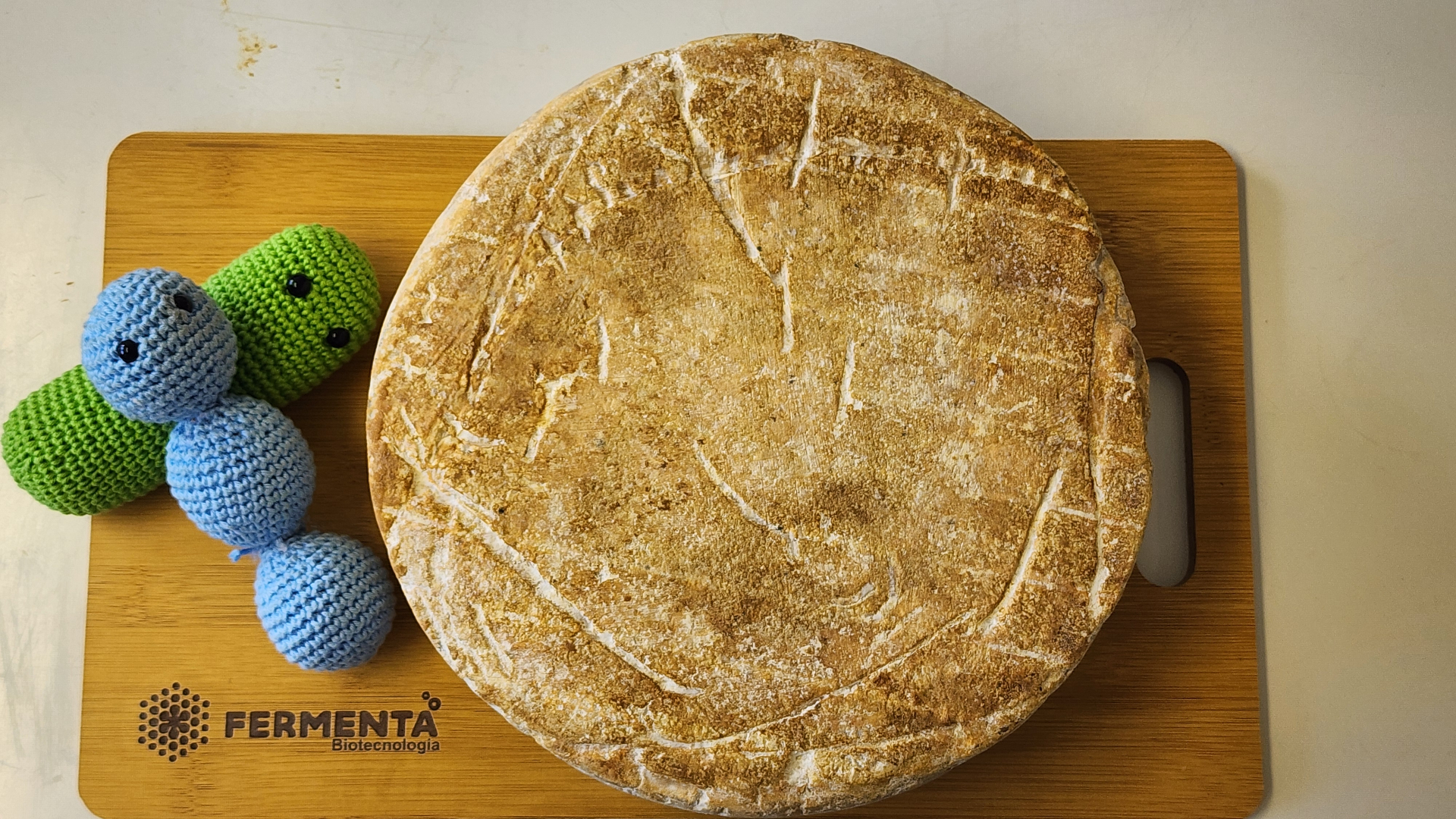 Produto artesanal sobre tábua da Fermenta