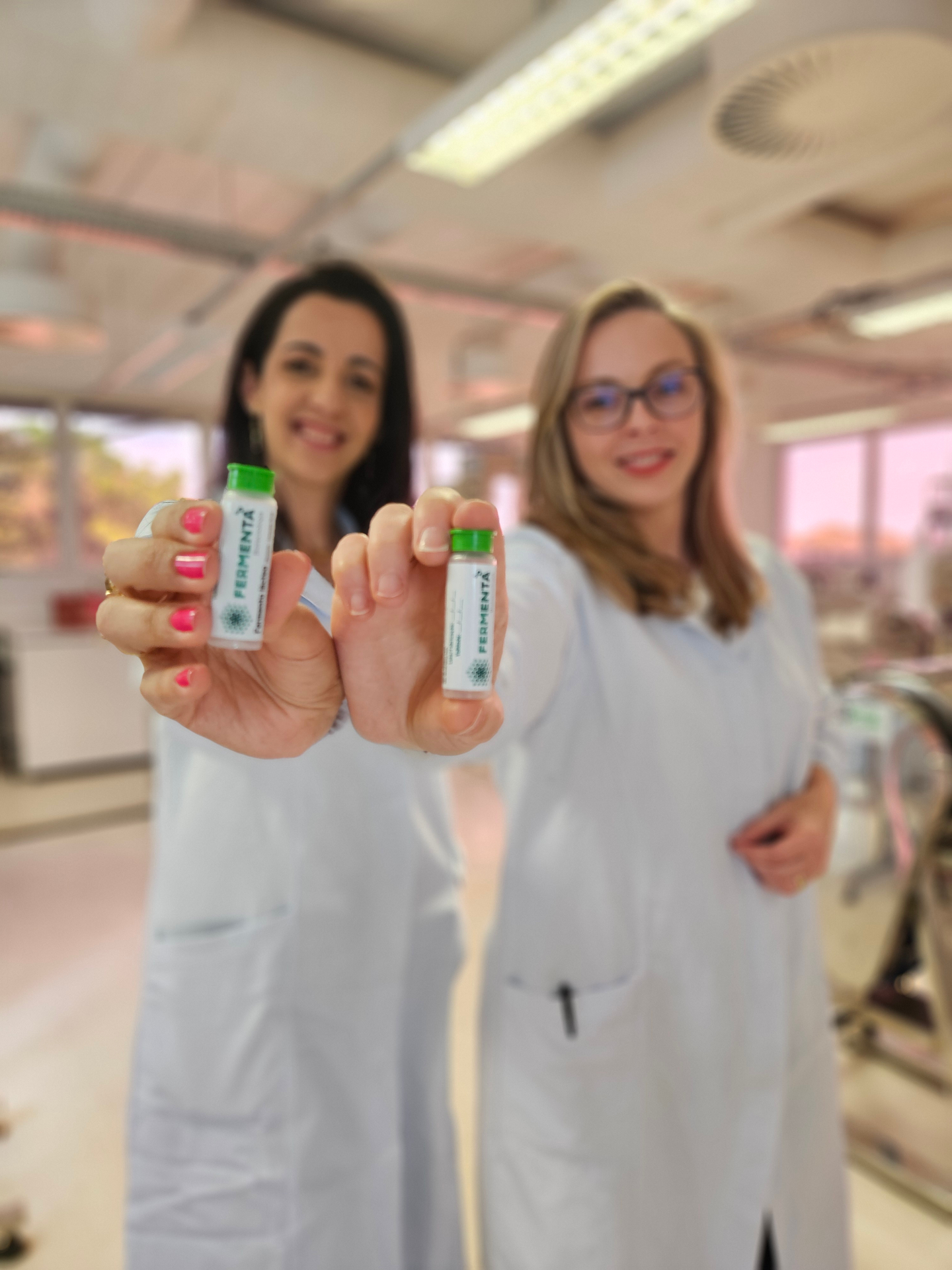 Equipe Fermenta em laboratório